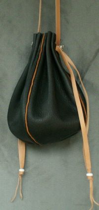 Ladies 14th/17th century round drawstring purse with piped seams