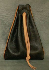 Small money purse with piped seam