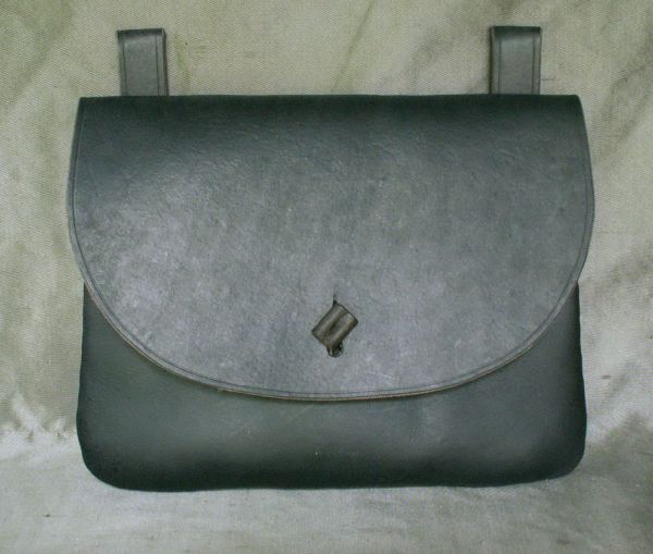 16th - 17th century large belt wallet with a round front