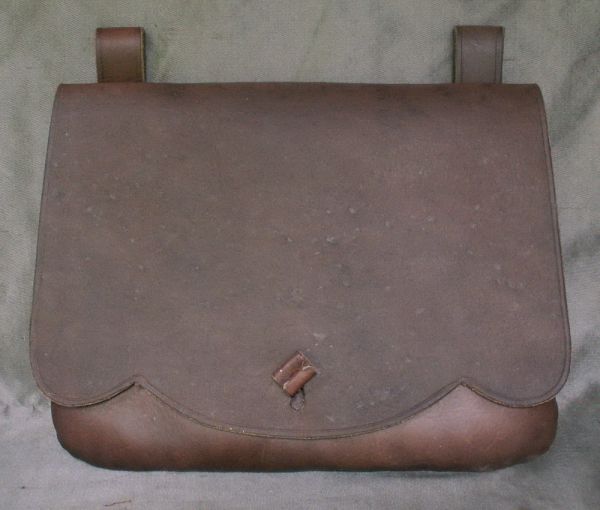 16th - 17th century large belt wallet with a scalloped front