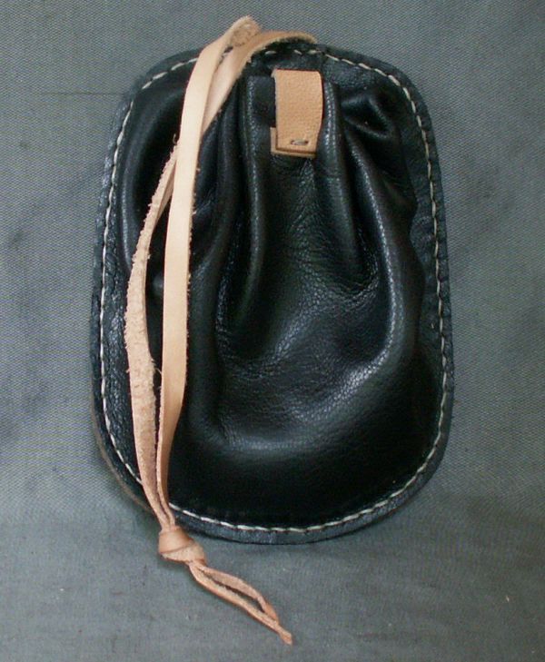 Flat backed money purse