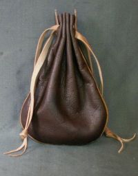 Money purse with piped seams