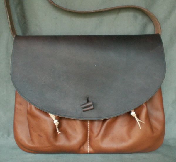 14th - 17th century shoulder bag with two front pockets