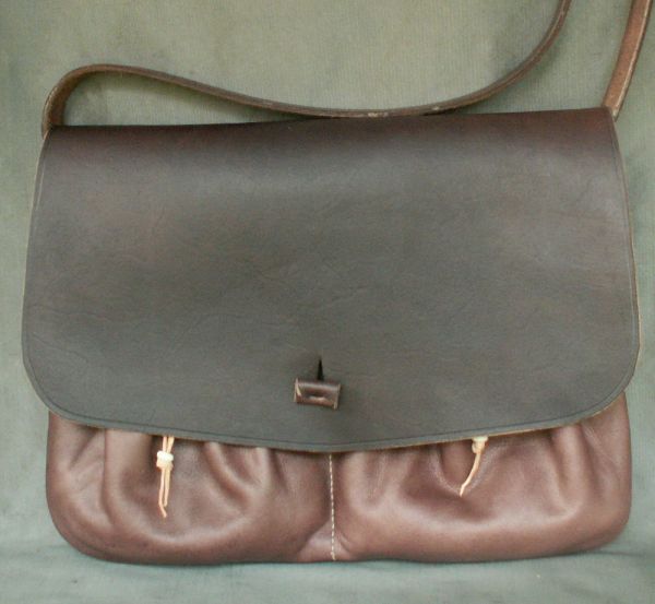 14th - 17th century shoulder bag with two front pockets