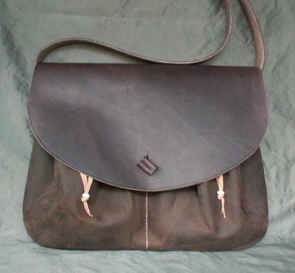 14th - 17th century shoulder bag with two front pockets