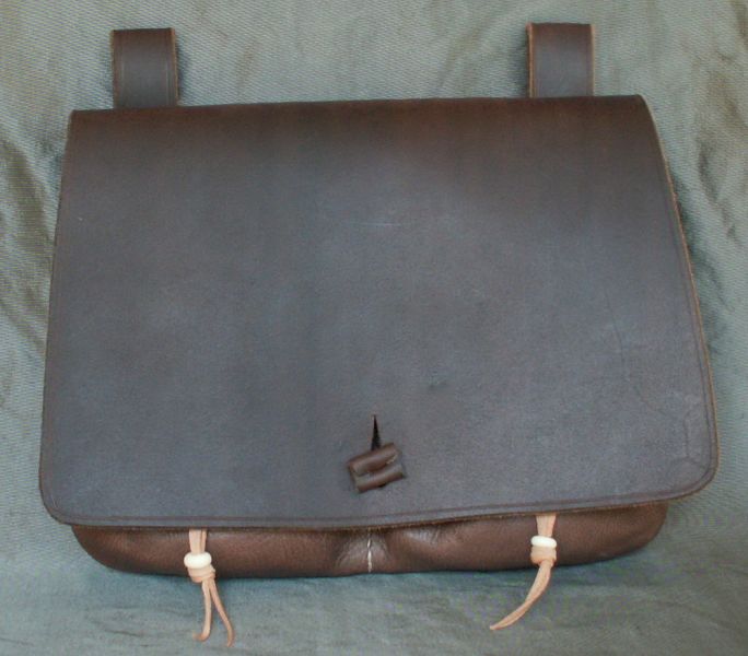 16th - 17th century medium belt wallet with a square front and two pouchlets