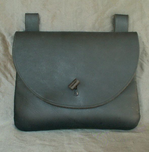 16th - 17th century medium belt wallet with a round front