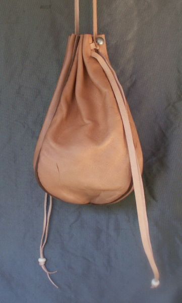 Ladies 14th/17th century round drawstring purse with piped seams