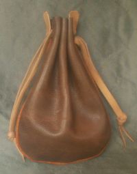 Money purse with piped seams
