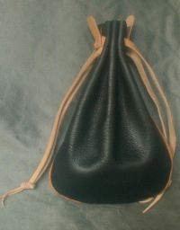Money purse with piped seams