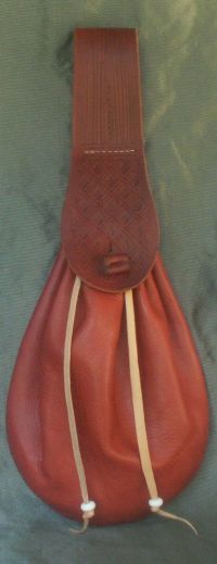 Ladies 17th century narrow belt purse with tooling