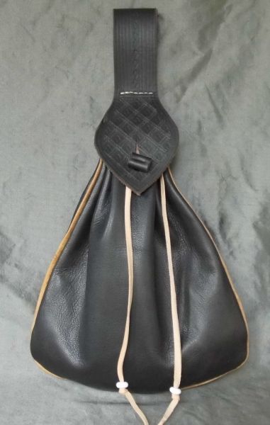15th/16th century medium belt bag with piped seams and tooling