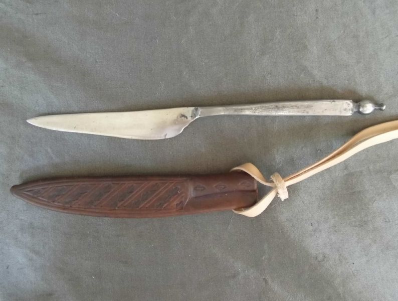 Bolstered knife