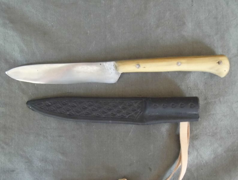Scale tang knife