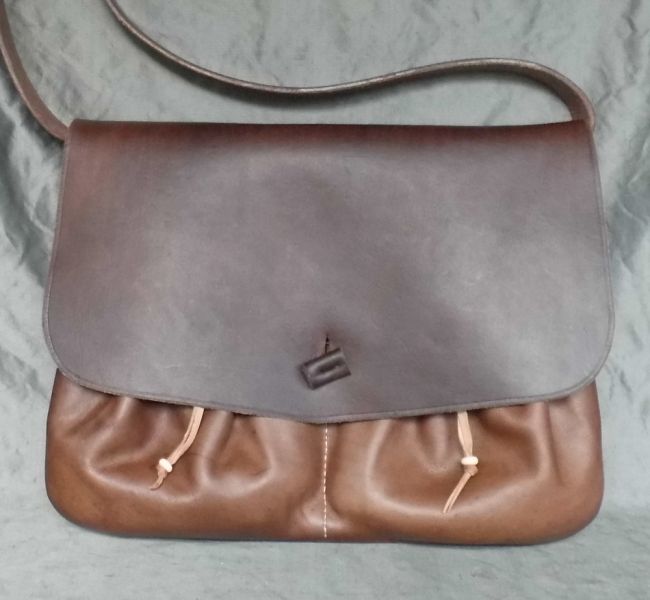 14th - 17th century shoulder bag with two front pockets