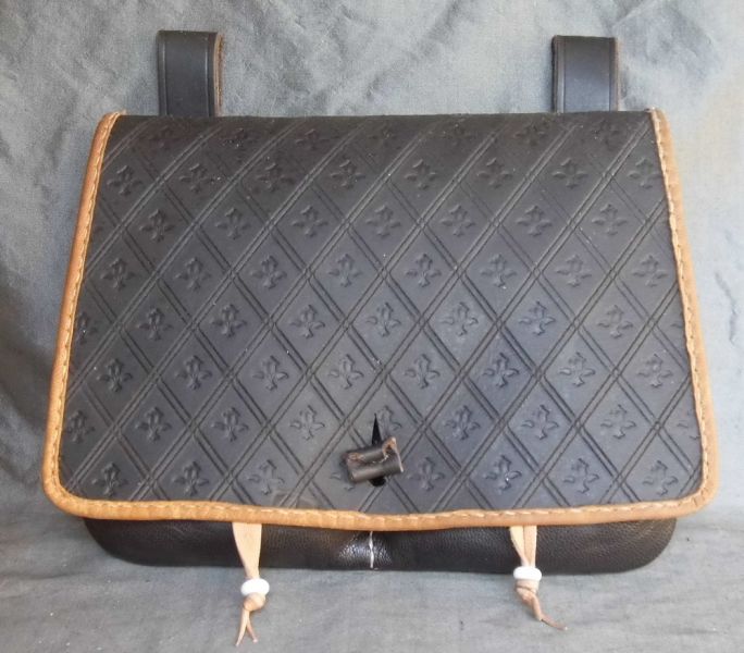 16th - 17th century medium belt wallet with a tooled square front and two pouchlets