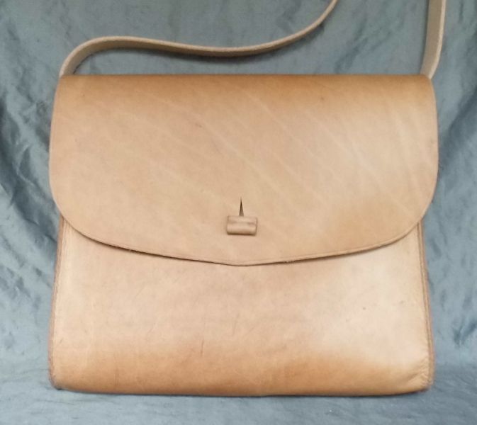 14th - 17th century shoulder bag with side gussets