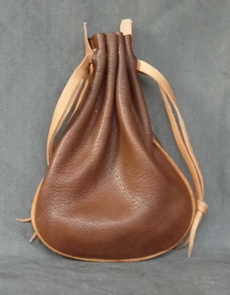 Money purse with piped seams