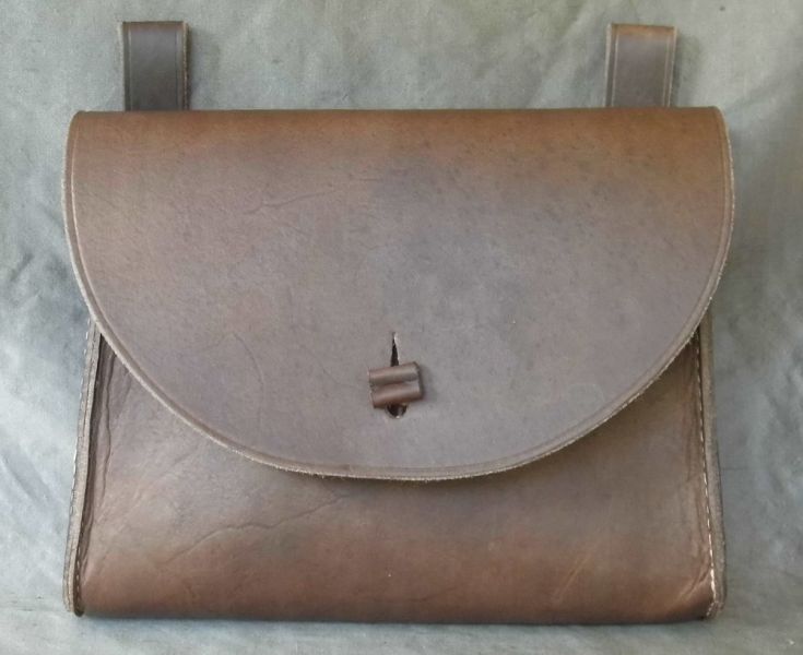 16th - 17th century belt wallet with a round front and side gussets