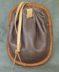 Flat backed money purse with internal divider