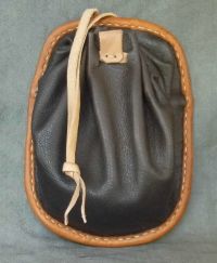 Flat backed money purse with internal divider